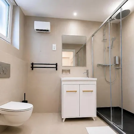 Aparthotel Riverside Toulouse Airport 4-aircond-parking-terrace-wifi-desk-airbus-meett