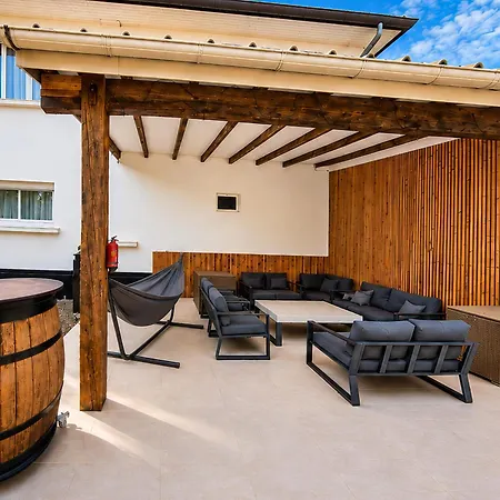 Riverside Toulouse Airport 4-aircond-parking-terrace-wifi-desk-airbus-meett 3*